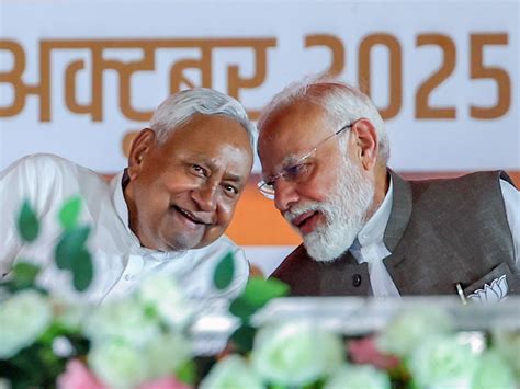 NDA surges ahead in Bihar as Mahagathbandhan trails; Nitish-Modi wave ...