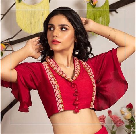 खूबसूरत बॉर्डर डिजाइन वाले ब्लाउज - DusBus