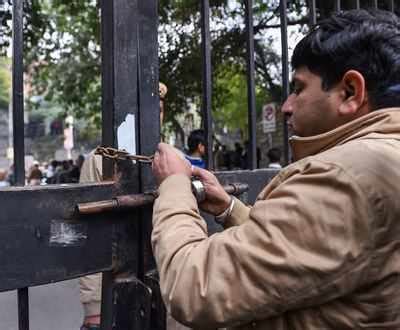JNU violence: Uneasy calm in JNU and widespread protests, Amit Shah ...