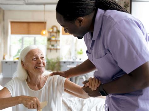 Hospice Nurse Training: Preparing Nurses in End-of-Life Care