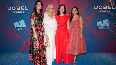 La moda y el arte se reúnen para celebrar el orgullo latino en la Gala ...