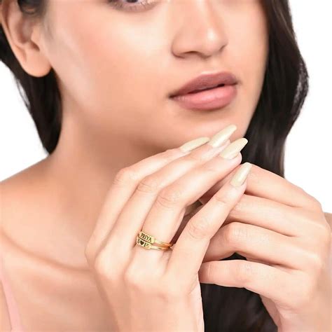 Chic Name Plate Ring – Name Strings