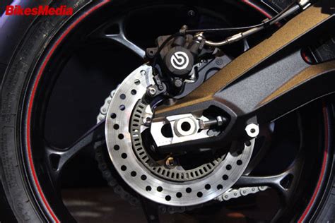 Carbon VS Steel Motorcycle Disc Brakes » BikesMedia.in