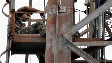 Four days on, Army jawan Muthu refuses to climb down from mobile tower ...