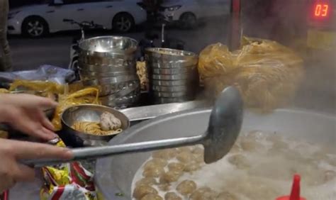 河南一种出名小吃叫“水上漂”,只有在当地才吃得到!|小吃|丸子|大姐_新浪新闻