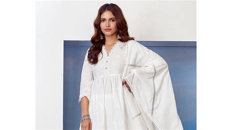 15 best white kurtas to shop for right now | Vogue India