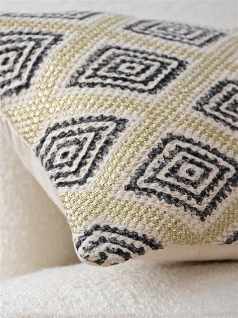 DAFFY-LUMBAR CUSHION COVER – Art Avenue