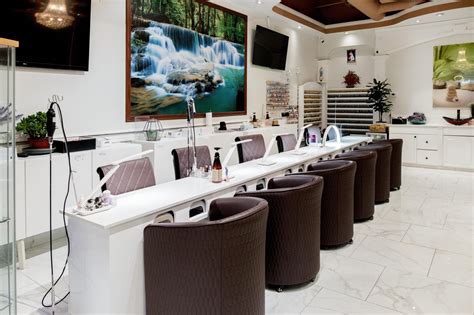 Four Season Nails & Spa Deerfoot Meadows | Lashes, Waxing & More