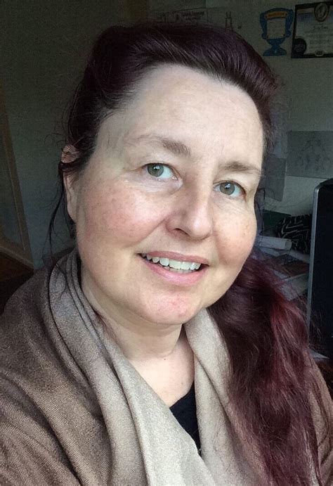 Amazon.in: Ebony Oaten: books, biography, latest update