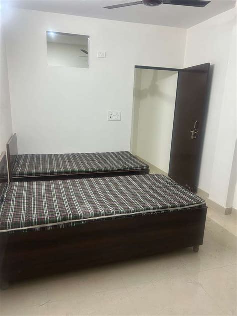 PG for BOTH in Sector 27 for Rs 8500 available Immediately | noida ...