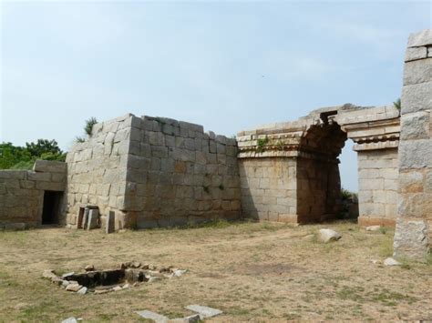 Hampi Hopping, Outer Circuit: Between Talarigattu and Kamalapur ...