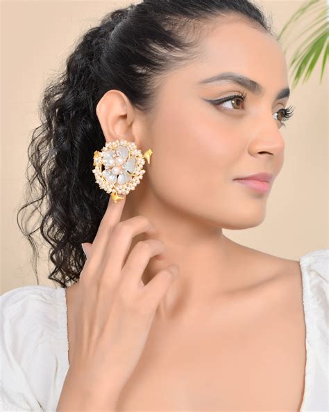 FLOWER BIRDIE STUDS – NIRVIKAA