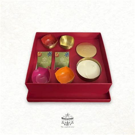 Luxury Diwali Gift Box with Pure Brass Diyas, Tuberose Soy Candle, Bra ...