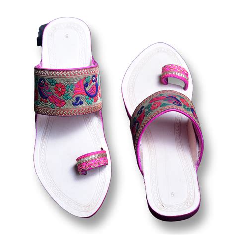 KOLHAPURI CHAPPAL Morani Paithani Ladies Pink White Leather Footwear ...