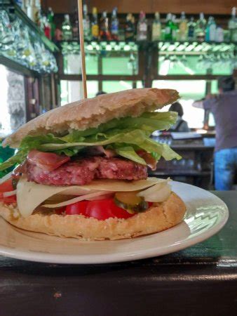 Overpriced burgers. - Reviews, Photos - CAPARROTA RIO - Tripadvisor