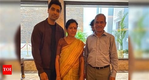 Actor Adivi Sesh pays his respects at 26/11 memorial alongside Major ...