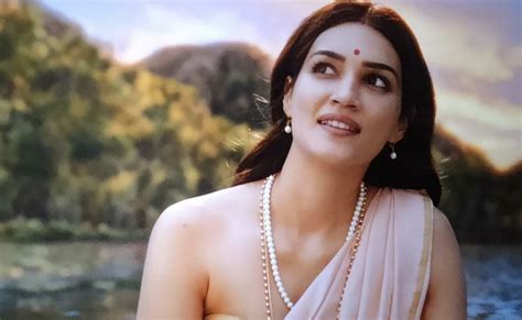 Kriti Sanon Biography | कृति सेनन का जीवन परिचय - Hindi Gyaani