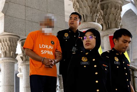 Scammer Has My Nudes