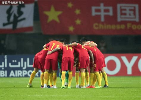 让中国球迷看了泪奔！中国球员终于觉醒了，没有外援也能赢球！_足球