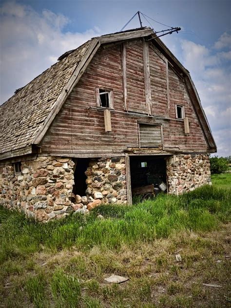 Pin by Wendy Ducharme on THE BEAUTY OF OLD BUILDINGS | Country barns ...