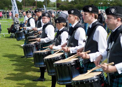 The rise of Inveraray & District Pipe Band – Ascension 2013 - Bagpipe News - what is the english of pipi