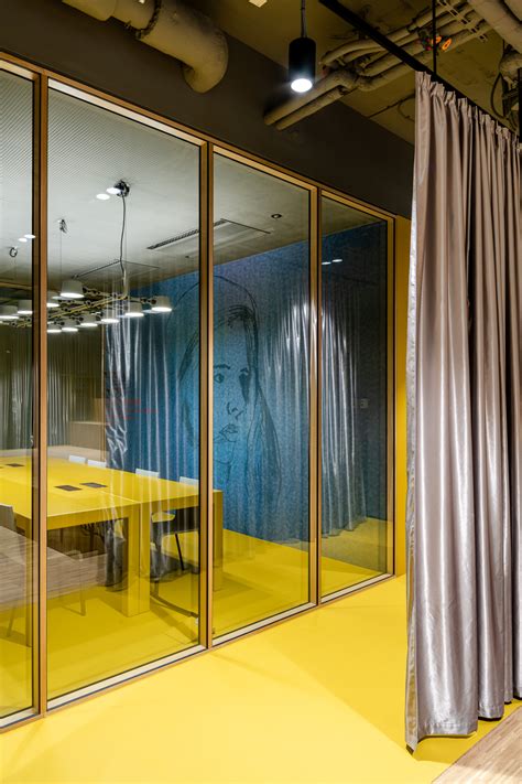 Glass partitions LESA II and interactive partition SMART-i-WALL® in ...