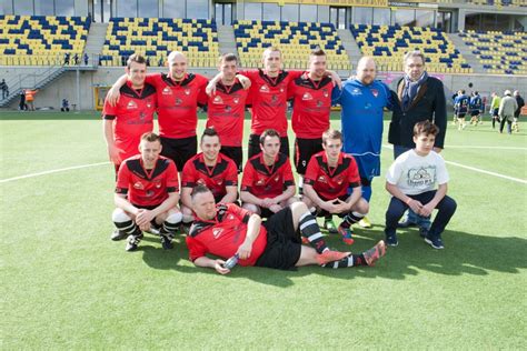 P4F: le fair-play des anciens "Héros du gazon" malgré la claque - L'Avenir