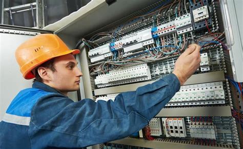 电气工程系举办维修电工技能竞赛-洛阳铁路信息工程学校