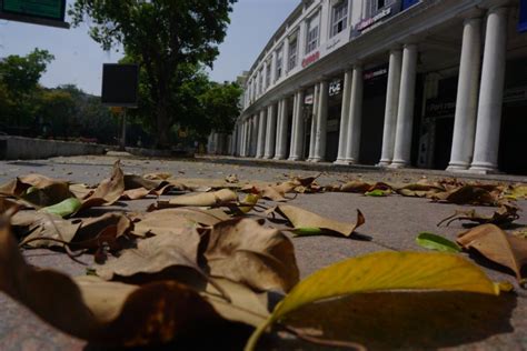 In Photos: The Poor Set Off on Foot, to UP and Bihar, as Lockdown Makes ...