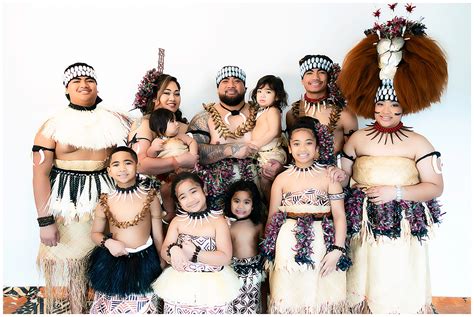 Samoa Traditional Outfit The Art Of Making A Tuiga : Samoan