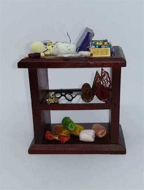 Mueble de madera escala 1:12. Miniatura para casa de muñecas ...