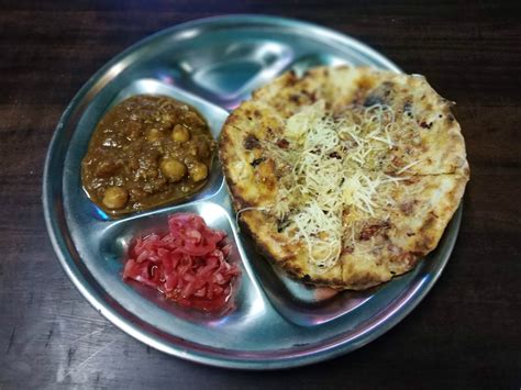 This Kulcha Corner Dishes Out Delish Amritsari Kulchas With Chole ...