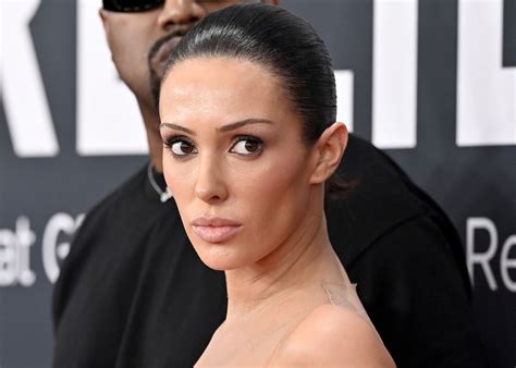 Bianca Censori se desnuda para anunciar proyecto millonario de Kanye West