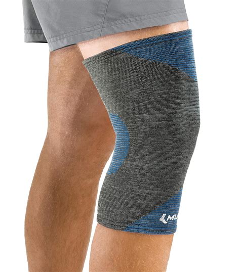 Buy Mueller 4-Way Stretch Premium Knee Support with Thermo Reactive ...