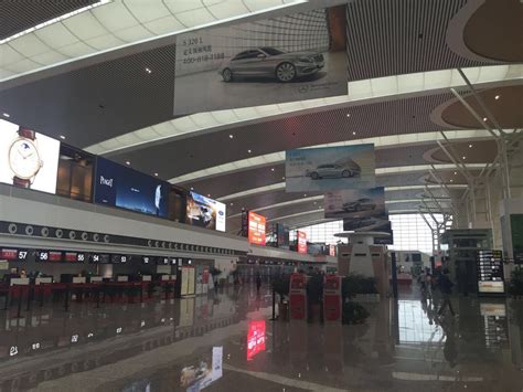 【携程攻略】无锡苏南硕放国际机场，新机场，很新，感觉有点冷清，不过基本的吃跟便利店都有。到大厅还有…