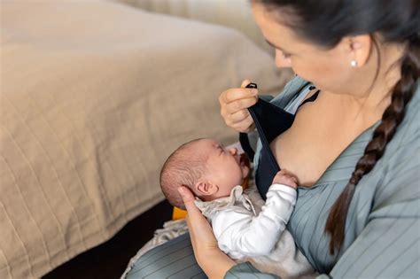 Thrush (Yeast Infection) in Breastfeeding Moms: Causes, Symptoms, and ...