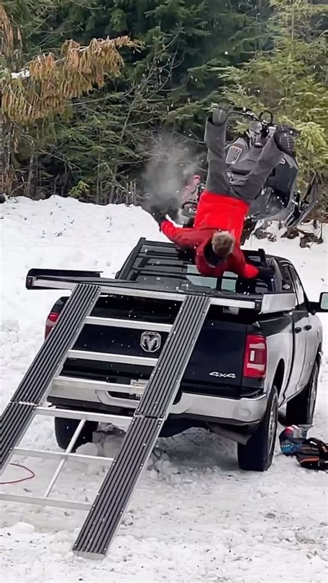 Snowmobile Fails Collection 的图像结果