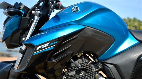Yamaha FZ 2017 25 Bike Photos - Overdrive