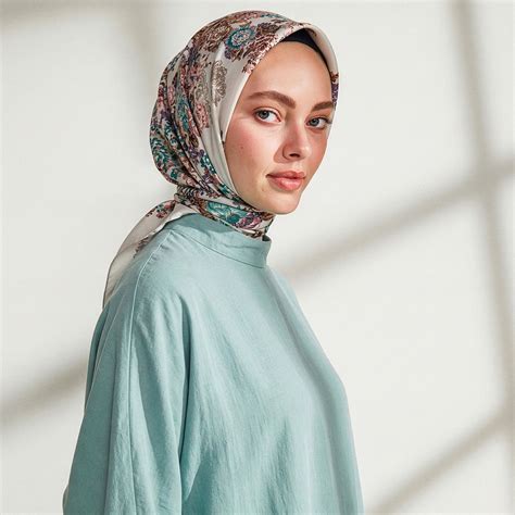 Stone Waterside Garden Print Silk Twill Scarf |İpekevi