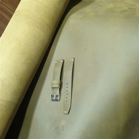 Load image into Gallery viewer, Indianleathercraft Handmade olive green ...