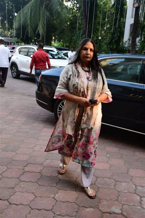 फिल्ममेकर राकेश शर्मा की प्रेयर मीट में पहुंचे अभिषेक और जया बच्चन ...