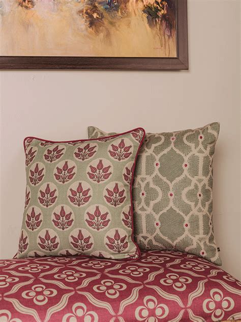 Eden Tulips Cushion Cover – cottonsandsatins