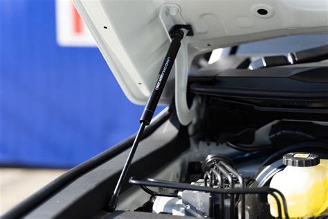 ランクル250ヘッドライトプロテクションフィルム貼りつけ！！ | GMGのブログ