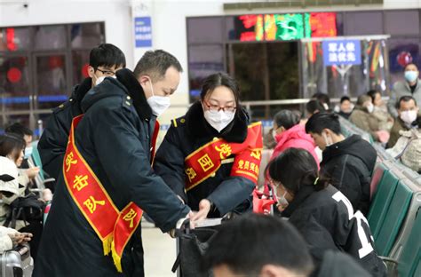 武汉铁路部门“量身定制”78趟专列送务工人员便捷返岗_腾讯新闻