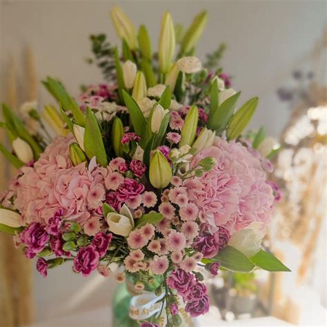 Ms. Tulip & Mr. Hydrangea – Simply Phoolish
