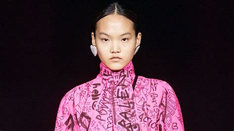 Balenciaga’s Rs 85,000 micro bags will only fit your phone | Vogue India