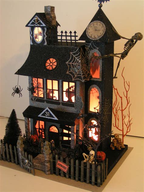 30 Cool Haunted House Crafts Perfect for Halloween | Haunted house ...
