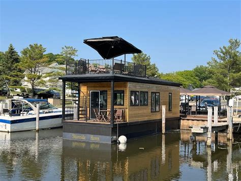 Shoreside Haven - Floating Cottage (TFC#2) - Resor - Houses for Rent in ...