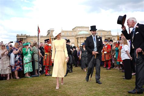Kate Middleton and Prince William host Buckingham Palace garden party ...