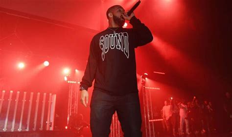 Rapper Drake charged with fine for crossing venue time limit | India.com